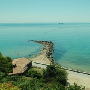 静かな海の風景 - 8月18日・19日の臨時休業のお知らせ