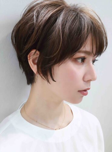 ベージュブラウンのショートウルフ　シースルー前髪